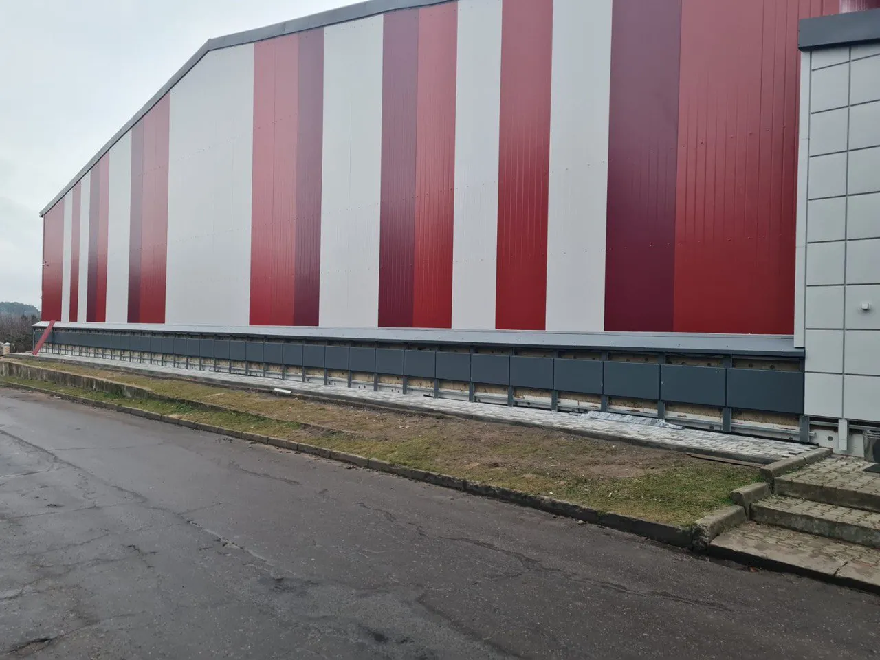 Компания «Ди Ферро» завершила поставку сэндвич-панелей для модернизации физкультурно-оздоровительного комплекса